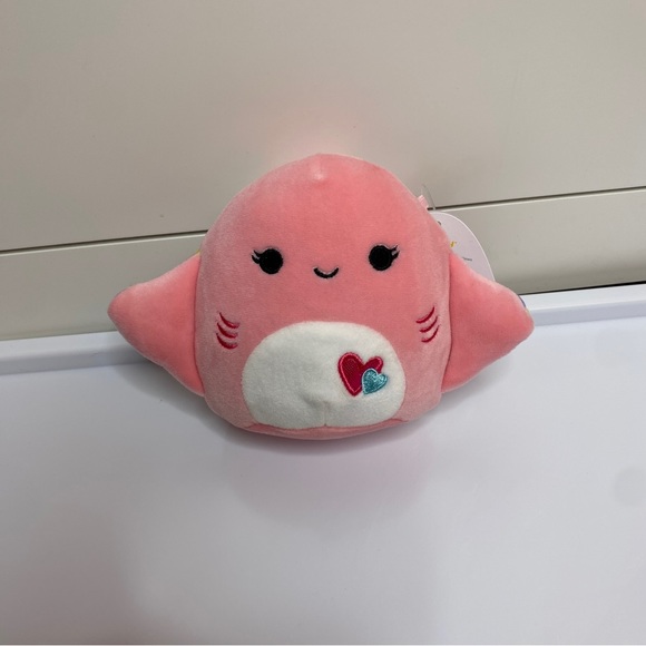 Valentines Squishmallow Saxa the Stingray 4” - Picture 3 of 10